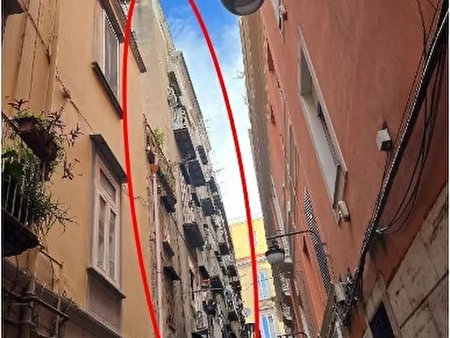 Immagine 1 di Pentalocale in vendita  in Vico Corrieri 34 a Napoli