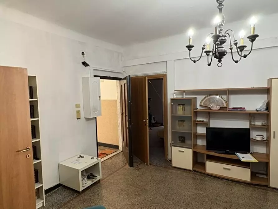 Immagine 3 di Pentalocale in vendita  in Via Gian Battista Gaulli 13 a Genova