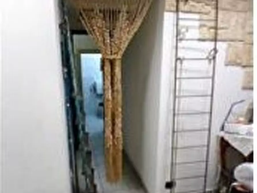 Immagine 6 di Locale commerciale in vendita  in Via delle Trincee 28 a Savona