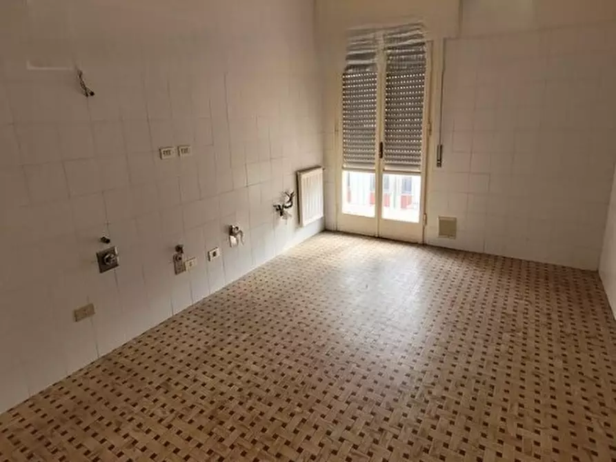 Immagine 3 di Pentalocale in vendita  in Via Ugo Foscolo 128/8 a La Spezia
