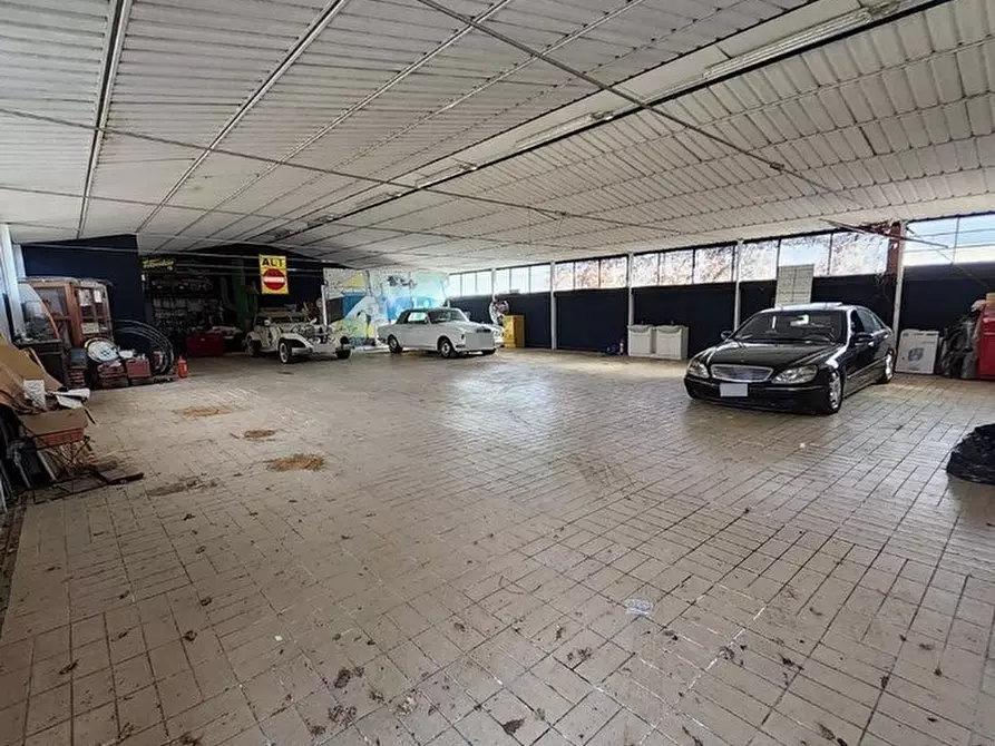 Immagine 4 di Magazzino in vendita  in Strada dei comuni 2 a Caselette