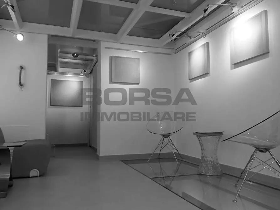 Immagine 10 di Attività commerciale in vendita  in Via Roma a Livorno