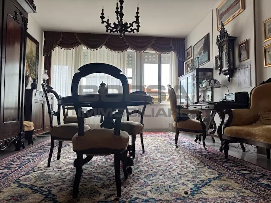 Immagine 4 di Appartamento in vendita  in Piazza Attias 48 a Livorno