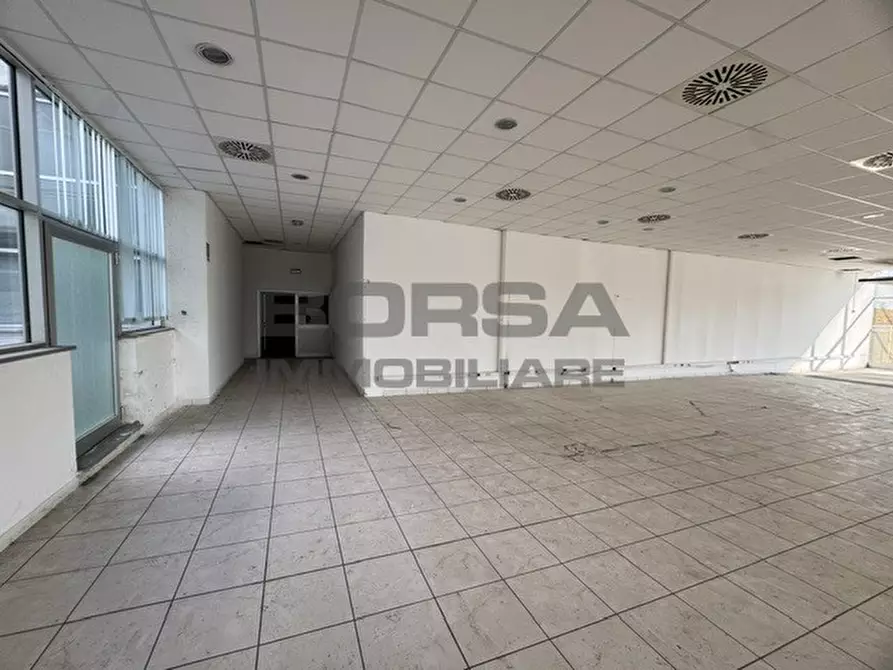 Immagine 10 di Showroom in affitto  in Via dei Ramai 2 a Livorno
