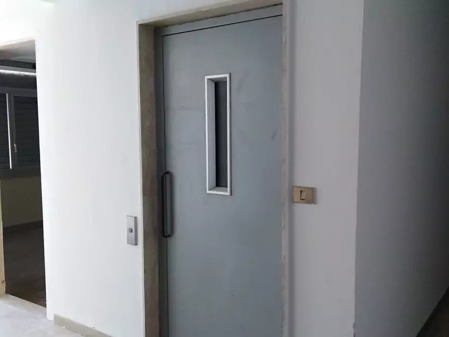 Immagine 15 di Ufficio in affitto  a Ragusa