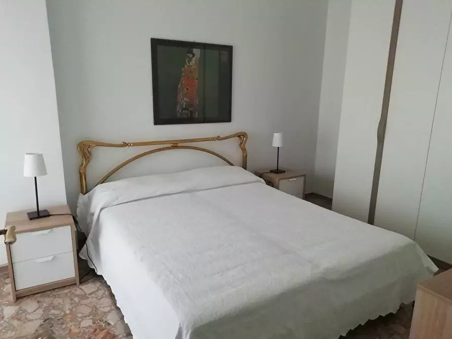 Immagine 9 di Trilocale in affitto  a Ragusa
