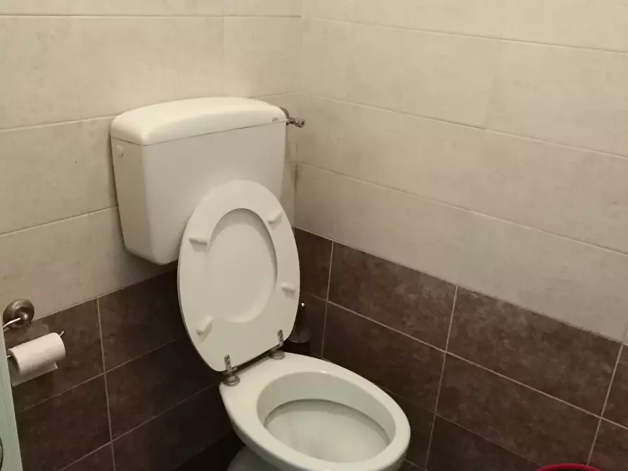 Immagine 8 di Locale commerciale in affitto  a Ragusa