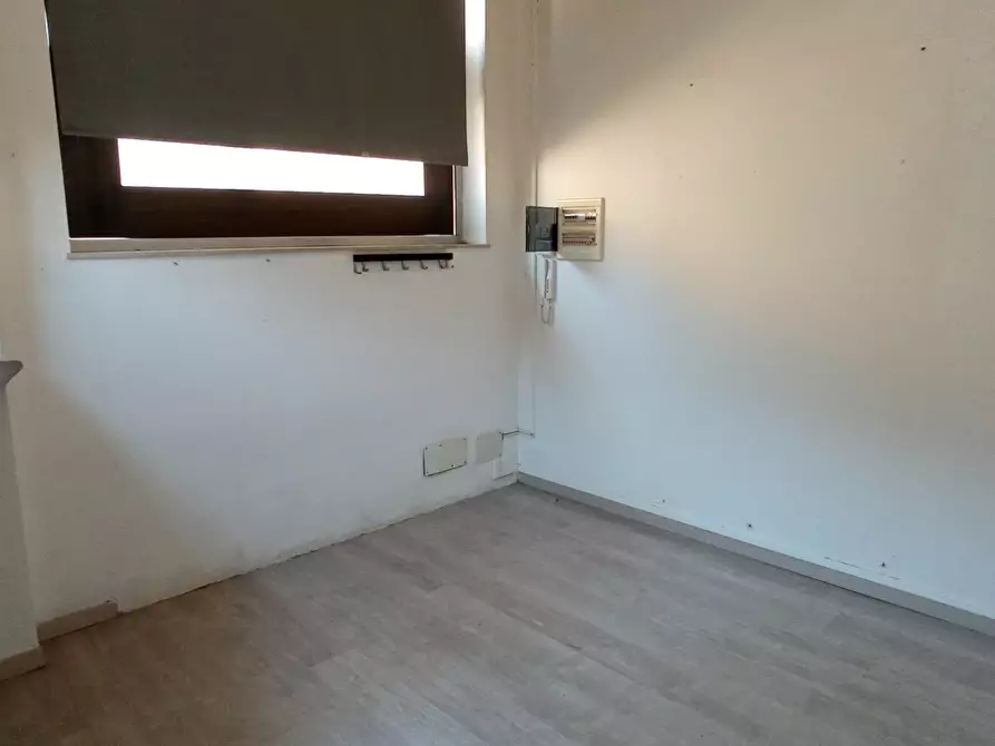 Immagine 17 di Showroom in vendita  a Ragusa