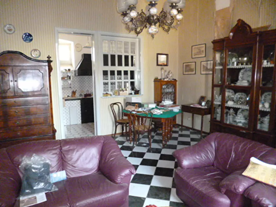 Immagine 9 di Pentalocale in vendita  a Ragusa