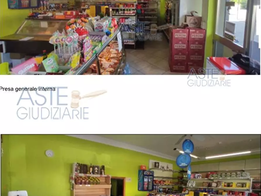 Immagine 2 di Locale commerciale in vendita  a Rimini