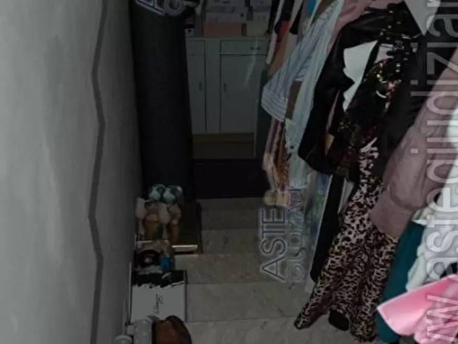 Immagine 5 di Locale commerciale in vendita  a Riccione