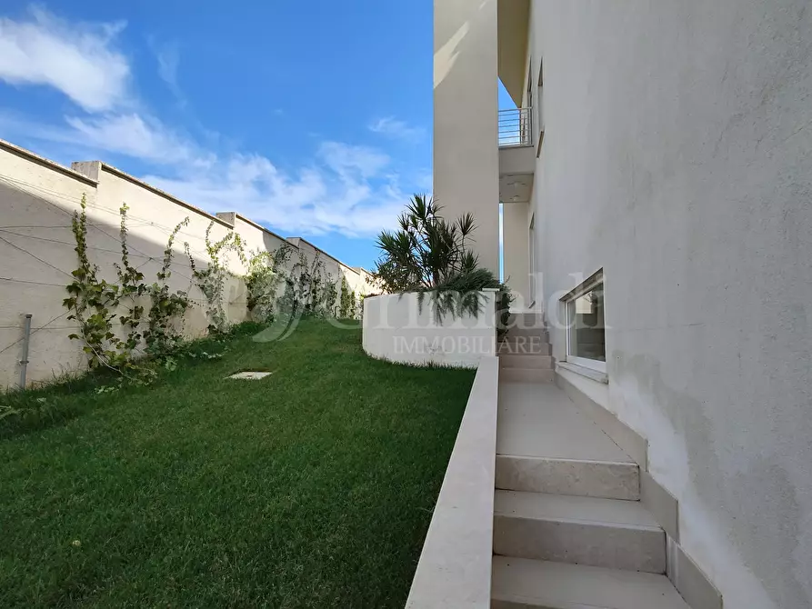 Immagine 61 di Villa in vendita  a Anzio