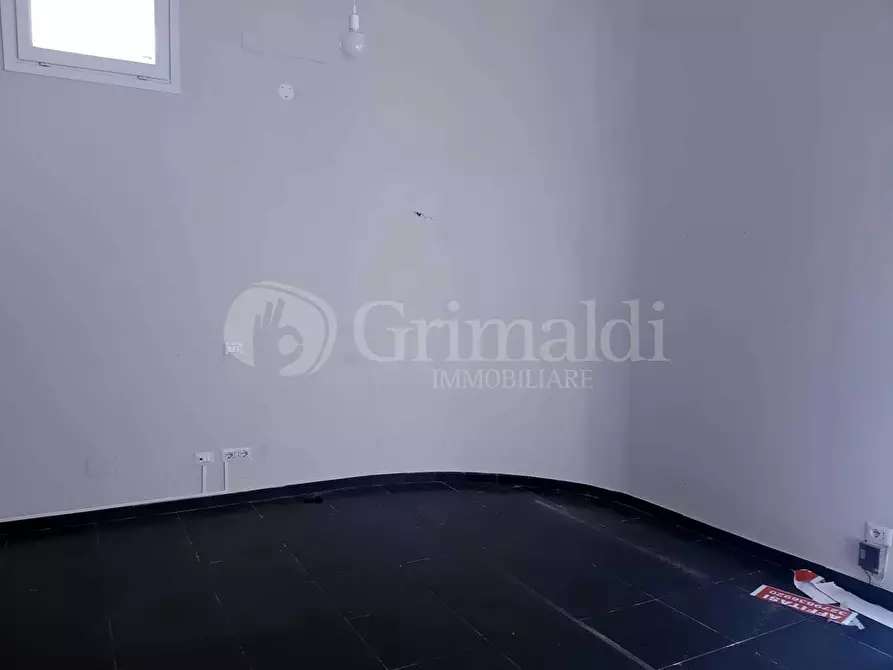 Immagine 4 di Locale commerciale in affitto  in Via Francesco Breschi 2 a Anzio