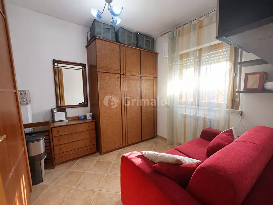 Immagine 7 di Trilocale in vendita  in Via di Cavallo Morto 57 a Nettuno