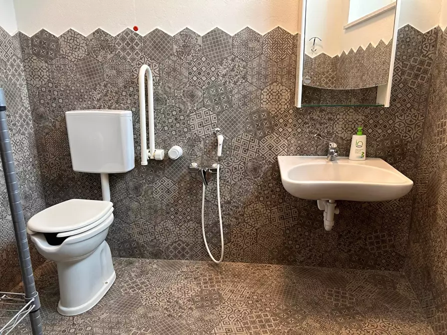 Immagine 5 di Locale commerciale in vendita  in Via Nazionale 187 a Sestri Levante