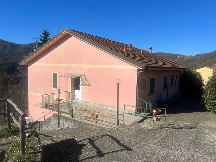 Immagine 18 di Albergo/B&B/Residence in vendita  in Via Giacomo Leopardi 10 a Carro