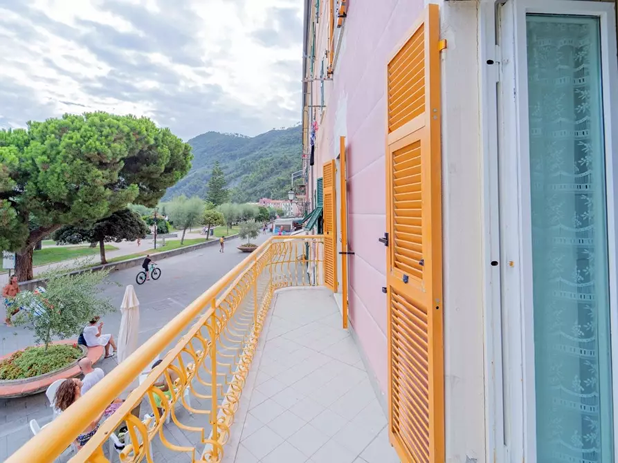 Immagine 11 di Trilocale in vendita  a Sestri Levante