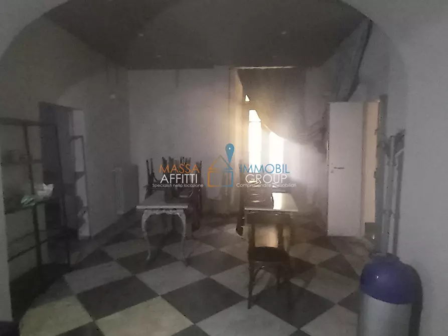 Immagine 5 di Locale commerciale in affitto  in Piazza Duomo 3 a Massa