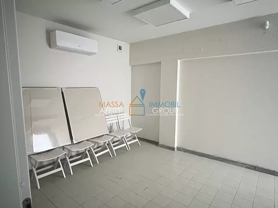 Immagine 17 di Locale commerciale in affitto  in Viale Roma 203 a Massa