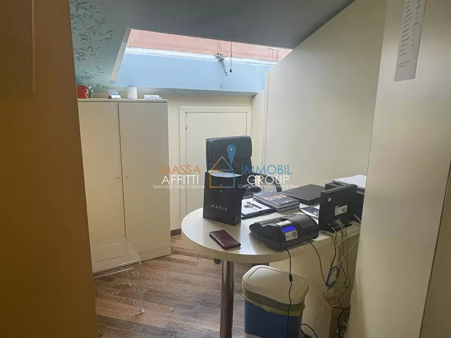 Immagine 11 di Attività commerciale in vendita  in Via Alberica 12 a Massa