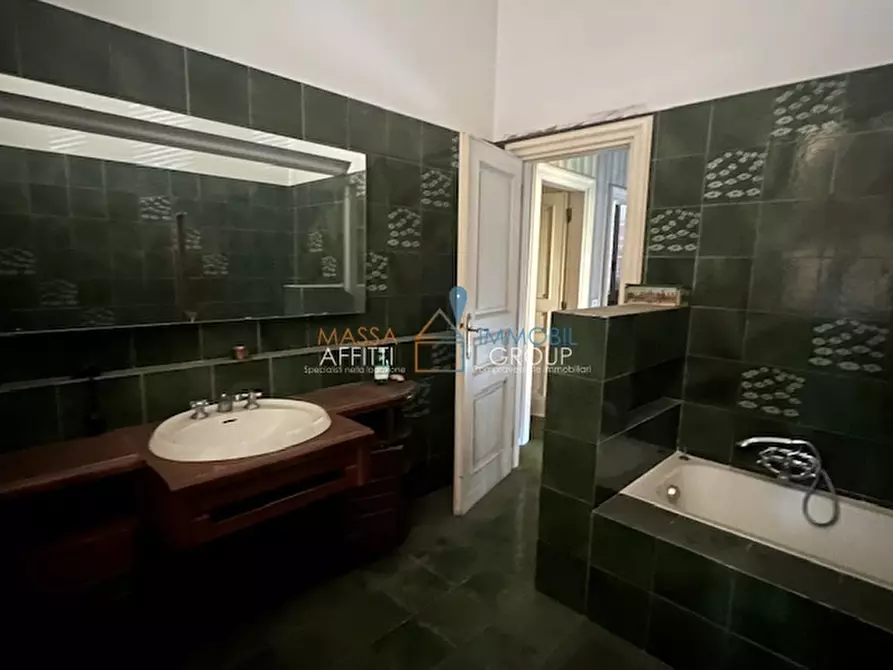 Immagine 27 di Villetta a schiera in vendita  in Via Pietro Pellegrini 17 a Massa