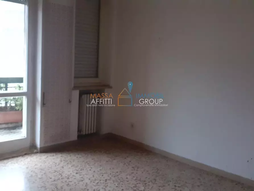 Immagine 3 di Quadrilocale in vendita  in Viale Eugenio Chiesa 7 a Massa