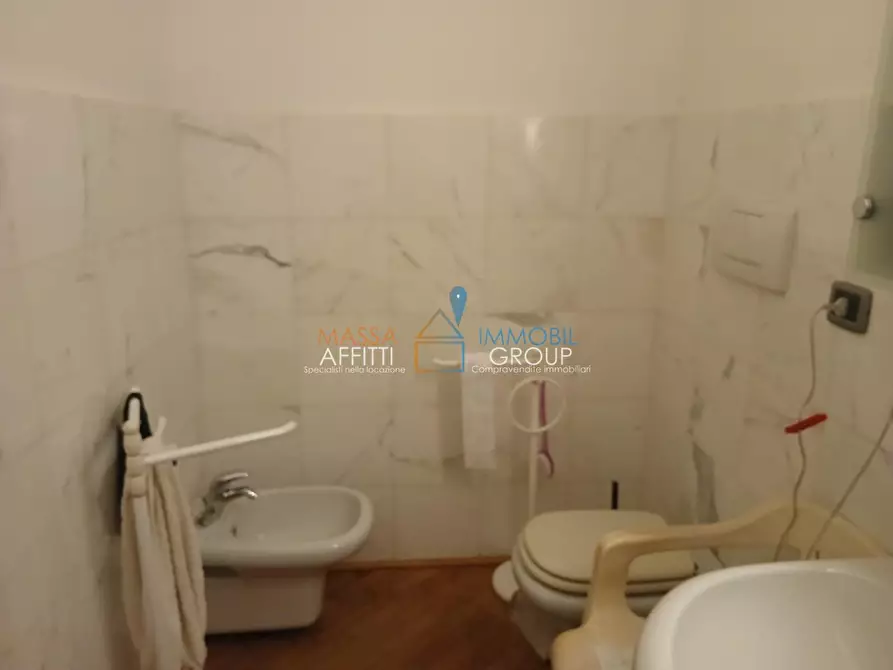 Immagine 8 di Quadrilocale in vendita  in Via XXVII Aprile 6 a Massa