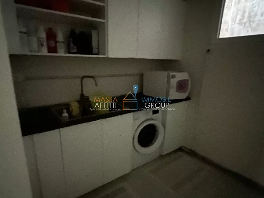 Immagine 21 di Locale commerciale in affitto  in Viale Roma 203 a Massa