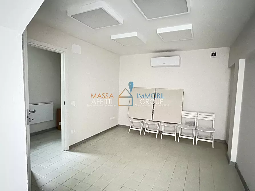 Immagine 18 di Locale commerciale in affitto  in Viale Roma 203 a Massa