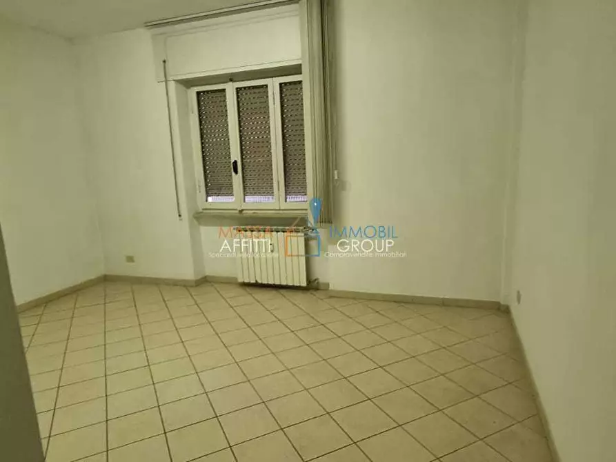 Immagine 10 di Pentalocale in vendita  in Viale Eugenio Chiesa 60 a Massa