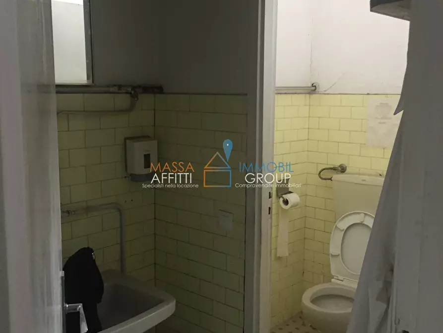 Immagine 8 di Locale commerciale in affitto  in Via Cavour 16 a Carrara