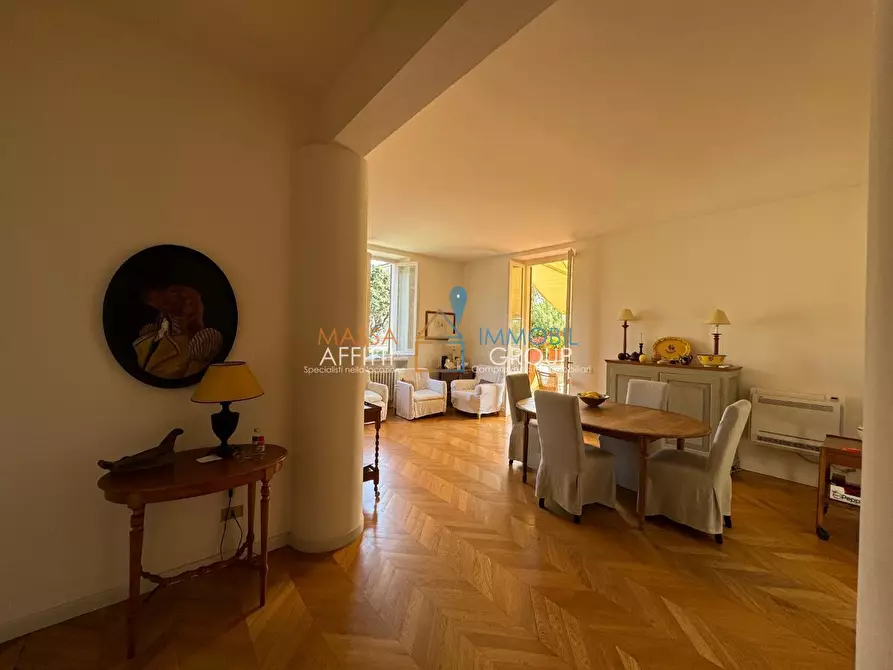 Immagine 2 di Pentalocale in vendita  in ⛉ Via Mazzini 20 a Forte Dei Marmi