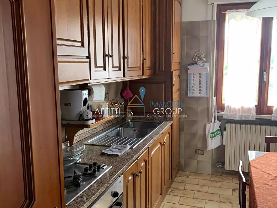 Immagine 4 di Appartamento in vendita  in Viale Stazione 61 a Massa