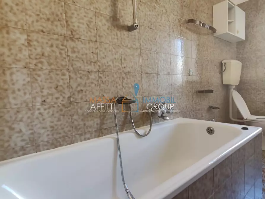 Immagine 18 di Quadrilocale in vendita  in Viale Galileo Galilei 80 a Carrara