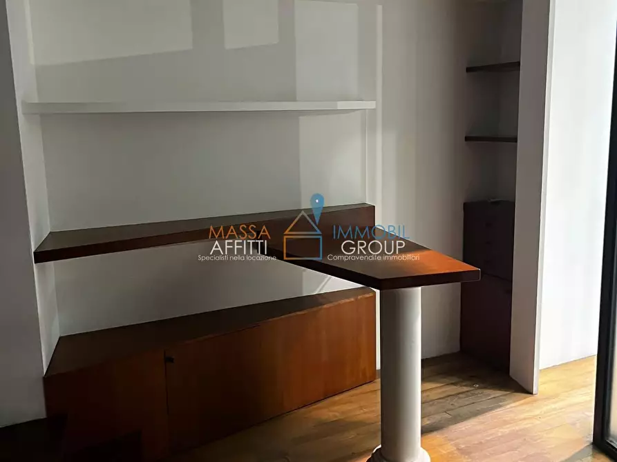 Immagine 3 di Locale commerciale in vendita  in Via Poggiolo 8 a Massa