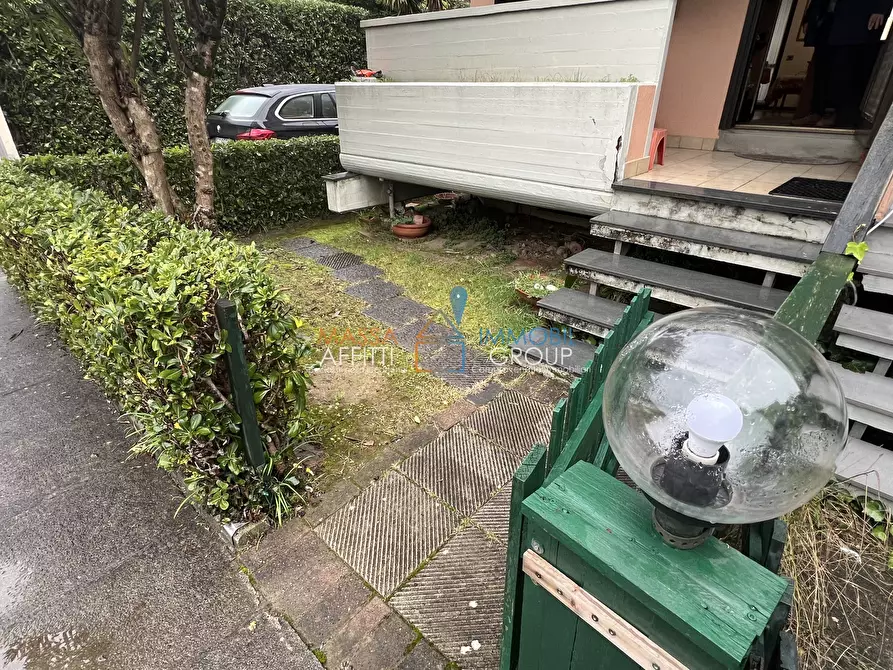 Immagine 3 di Villetta a schiera in vendita  in Via Gioacchino Rossini 14 a Massa