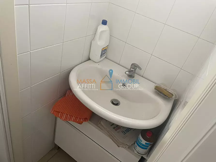 Immagine 10 di Locale commerciale in affitto  in Via Benedetto Croce 24 a Massa