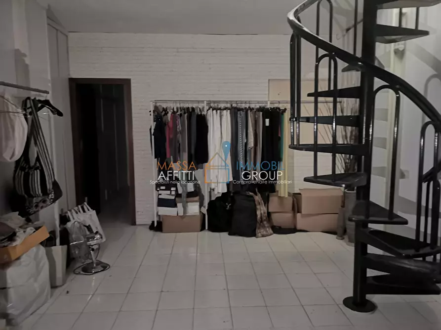 Immagine 7 di Attività commerciale in vendita  in Viale Stazione 12 a Massa