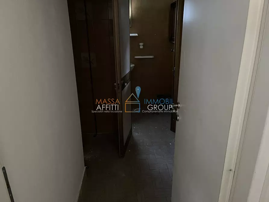 Immagine 5 di Locale commerciale in vendita  in Via Amatore Sciesa 5 a Massa