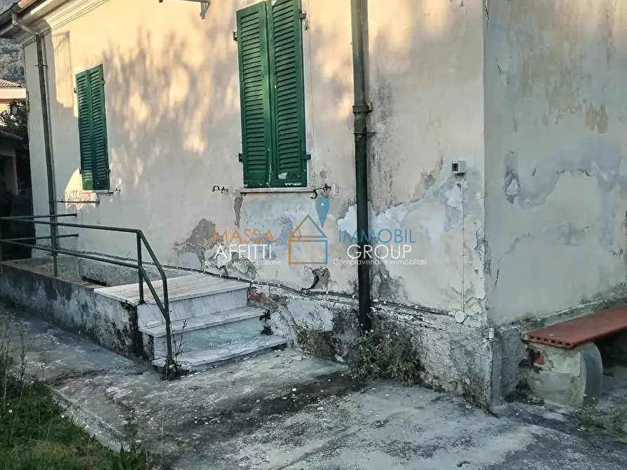 Immagine 1 di Casa indipendente in vendita  in Via Petroniano 10 a Massa