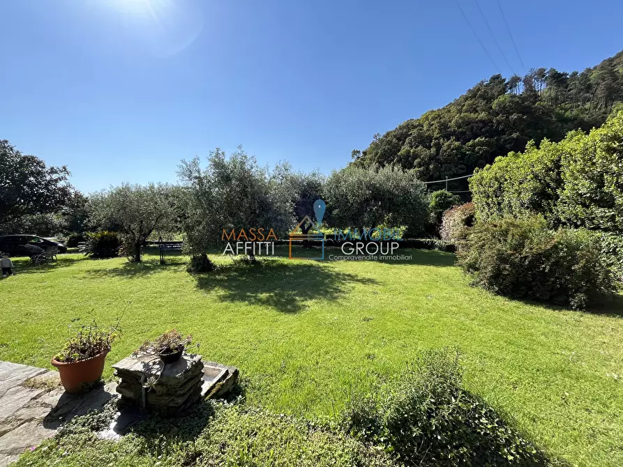 Immagine 1 di Villetta a schiera in vendita  in Via Palatina 18 a Montignoso