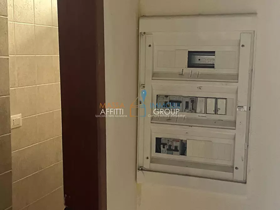 Immagine 13 di Locale commerciale in affitto  in Piazza Aranci 22 a Massa