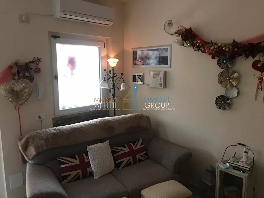 Immagine 5 di Quadrilocale in vendita  in Via Lago 37 a Montignoso