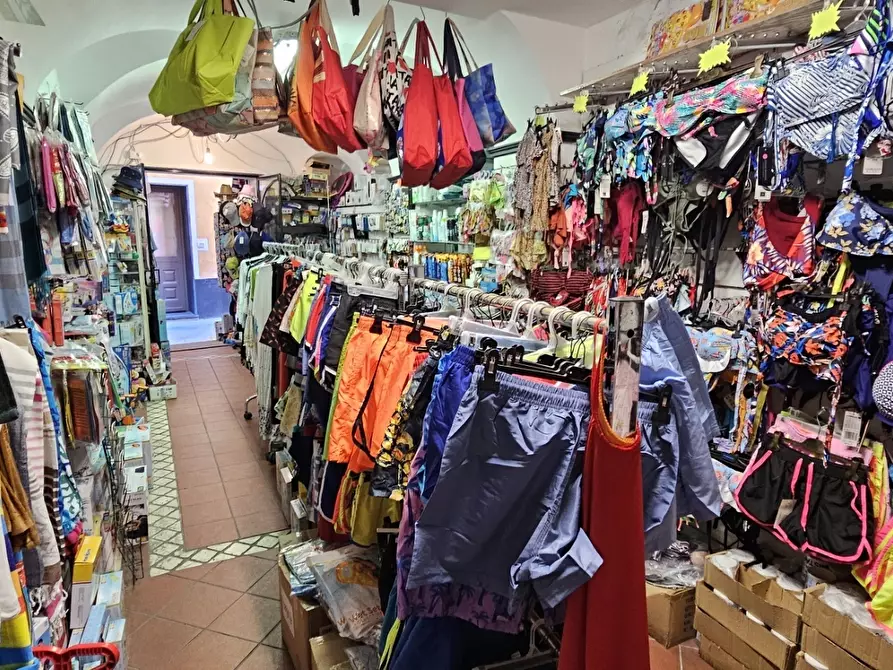 Immagine 8 di Locale commerciale in affitto  in Via Antonio Gramsci 37 a Alassio