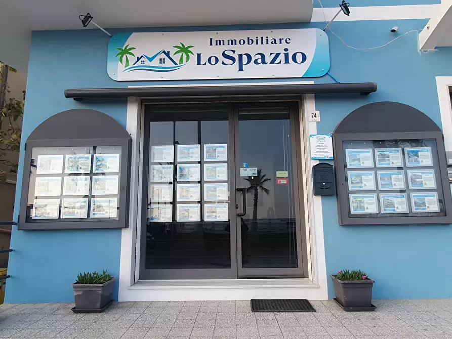 Immagine 23 di Villa in vendita  in Via del Santo a Andora