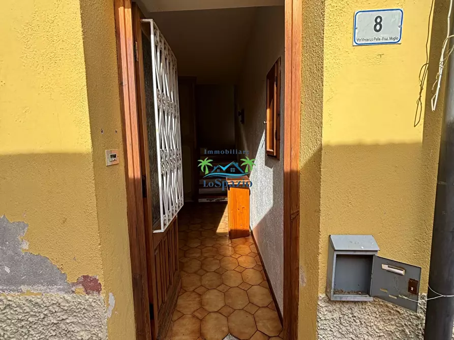 Immagine 2 di Trilocale in vendita  in Via Vincenzo Pelle 8 a Alassio