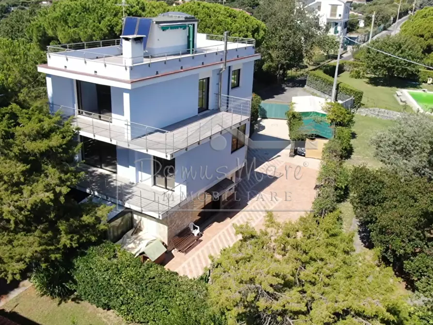 Immagine 4 di Villa in vendita  in Via Bricco del Poggio 32 a Savona