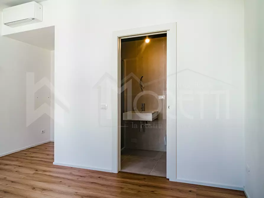 Immagine 54 di Pentalocale in vendita  in Via Costanzo Ebat a Livorno