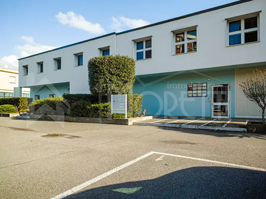 Immagine 11 di Ufficio in affitto  in Via Martin Luther King a Livorno