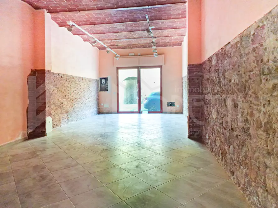 Immagine 18 di Locale commerciale in affitto  in Via Roma a Collesalvetti